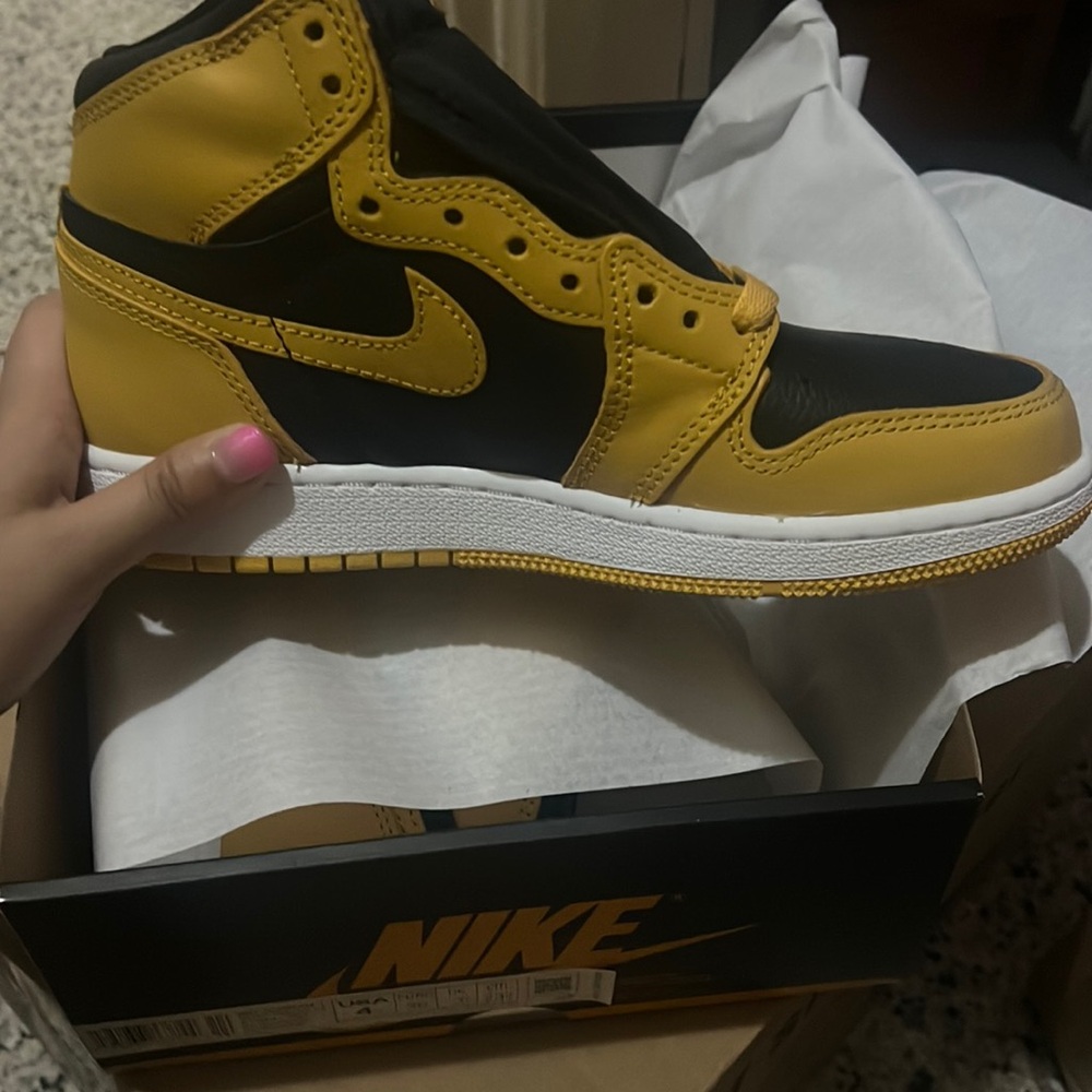 Kids Nike jordan 1, size 4gs